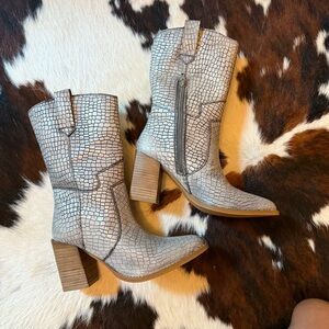 NEW DIBA TRUE WOMEN'S TRUDY MOODY WESTERN BOOTS - ROUND TOE